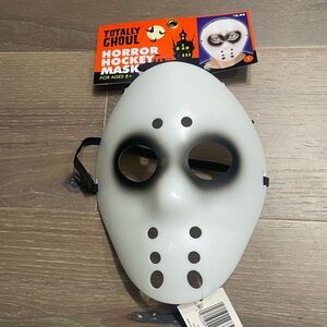 Totally Ghoul horror hockey mask.nwt